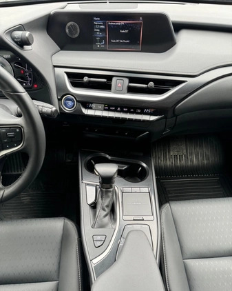 Lexus UX cena 147900 przebieg: 33163, rok produkcji 2021 z Brzeziny małe 466